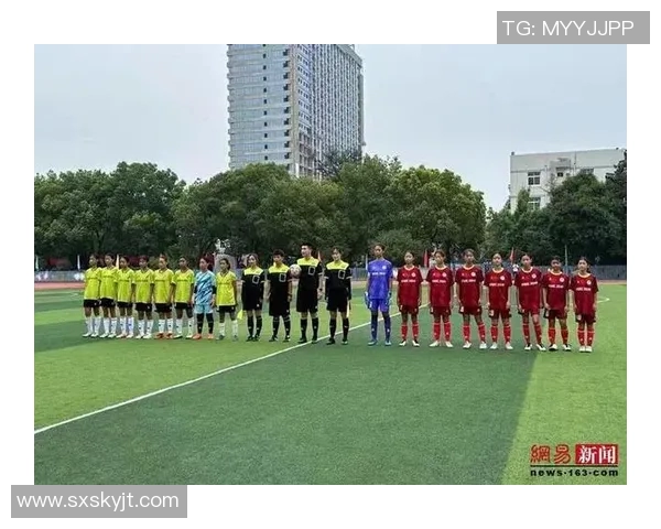 足球女星魅力无限她们在绿茵场上的风采与魅力照片集锦 足球女星魅力无限她们在绿茵场上的风采与魅力照片集锦