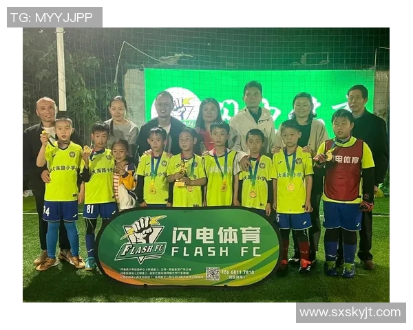 足球明星与儿子互动搞笑视频温馨瞬间引发网友热议与点赞 足球明星与儿子互动搞笑视频温馨瞬间引发网友热议与点赞