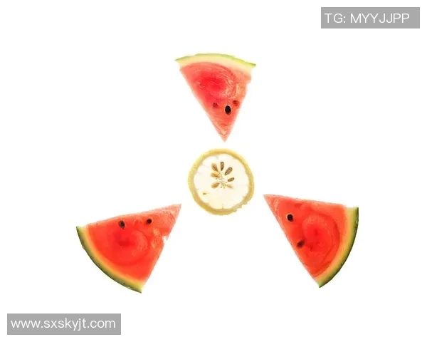 足球明星西瓜创意图片大集合让你领略足球与夏日清凉的完美结合