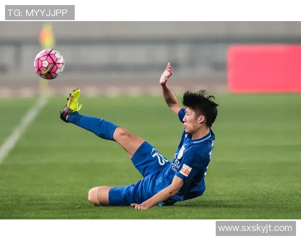 99年足球明星赛盛况回顾与传奇球员的辉煌瞬间分享